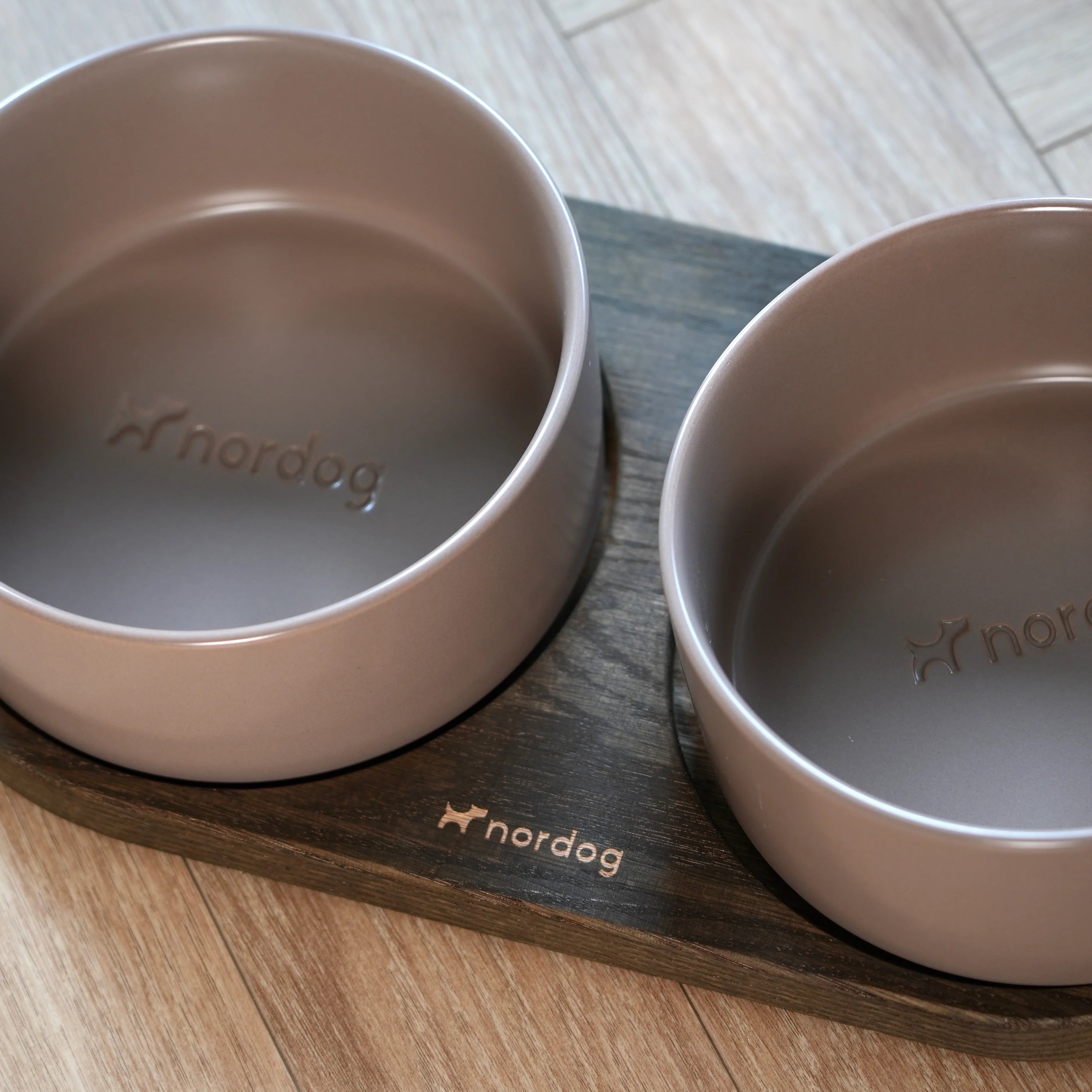 Barcelona Double Dog Bowl - smoked oak, mocca